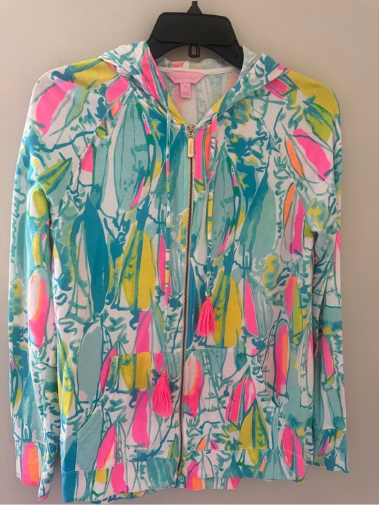 Lilly Pulitzer Tops - Lilly Pulitzer Vibrant Zip Up Hooded Jacket tropical print w/ neon pink tassel S